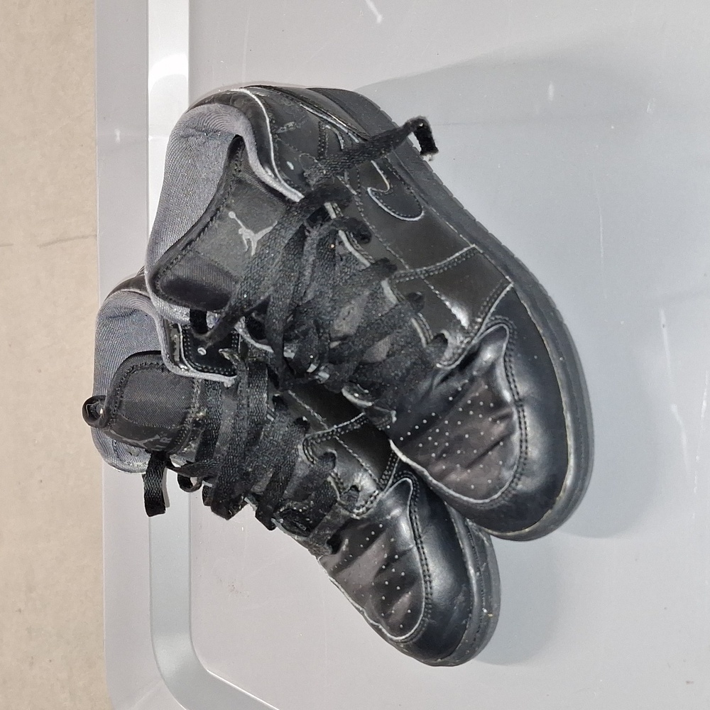 COPY - Nike Air Jordan 1 Mid Grade School Size 4Y  Triple Black 554725-090
